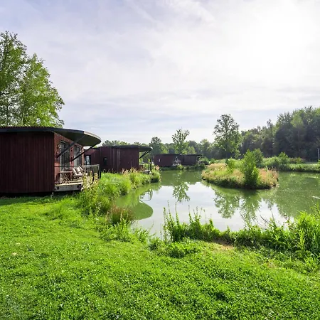 펜션 Nature Retreat With Pools