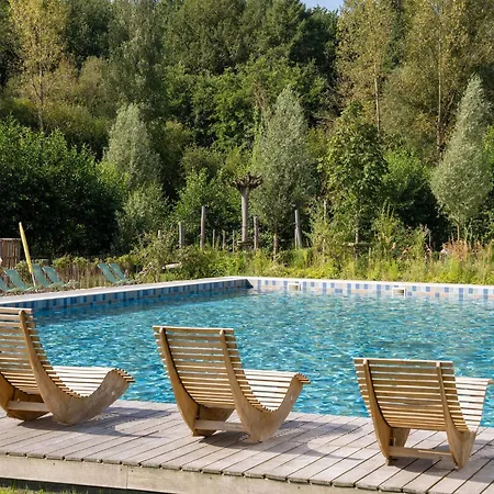 펜션 Nature Retreat With Pools